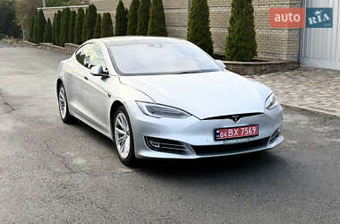 Ліфтбек Tesla Model S 2016 в  фото 4 Ліфтбек Tesla Model S 2016 в