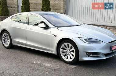 Ліфтбек Tesla Model S 2016 в  фото 5 Ліфтбек Tesla Model S 2016 в