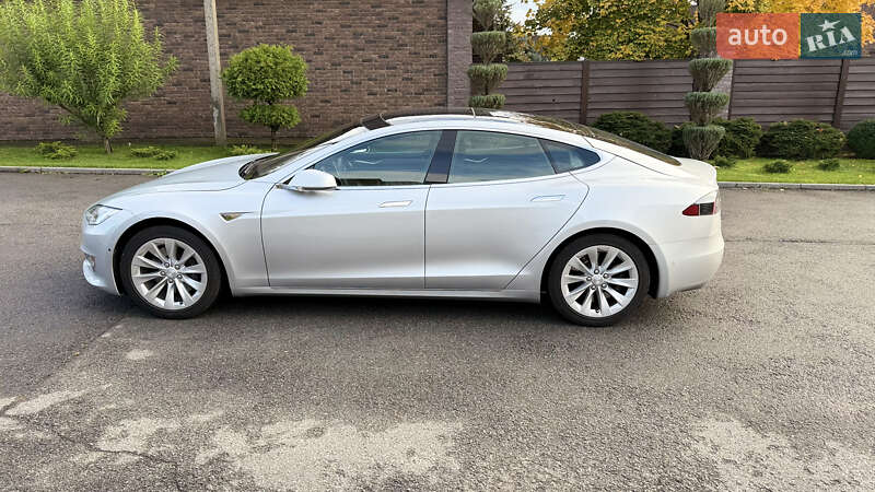 Ліфтбек Tesla Model S 2016 в Дніпрі