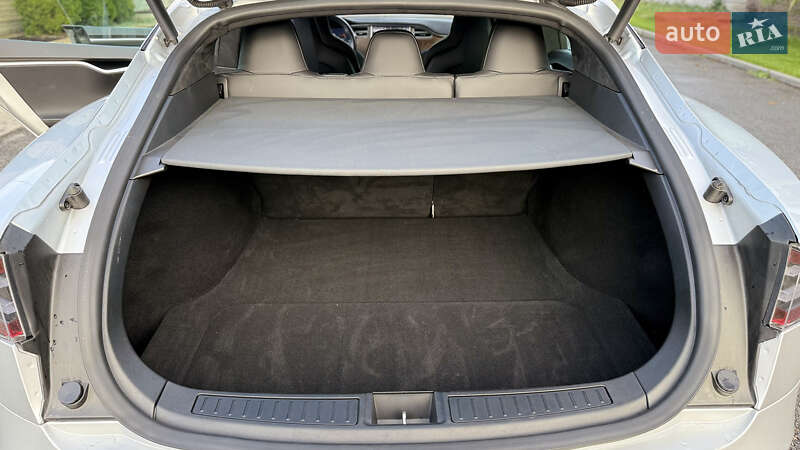 Ліфтбек Tesla Model S 2016 в Дніпрі