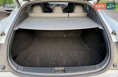 Ліфтбек Tesla Model S 2016 в  фото 15 Ліфтбек Tesla Model S 2016 в