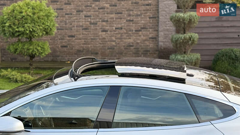 Ліфтбек Tesla Model S 2016 в Дніпрі