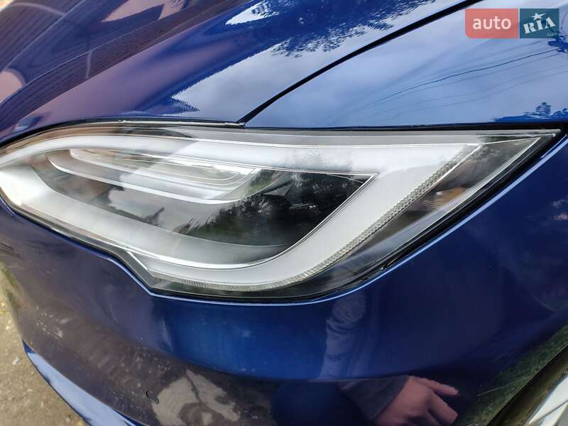 Ліфтбек Tesla Model S 2016 в Івано-Франківську