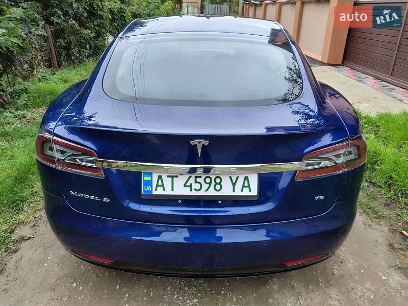 Ліфтбек Tesla Model S 2016 в Івано-Франківську