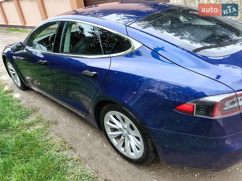 Ліфтбек Tesla Model S 2016 в Івано-Франківську