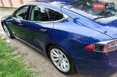 Ліфтбек Tesla Model S 2016 в  фото 10 Ліфтбек Tesla Model S 2016 в