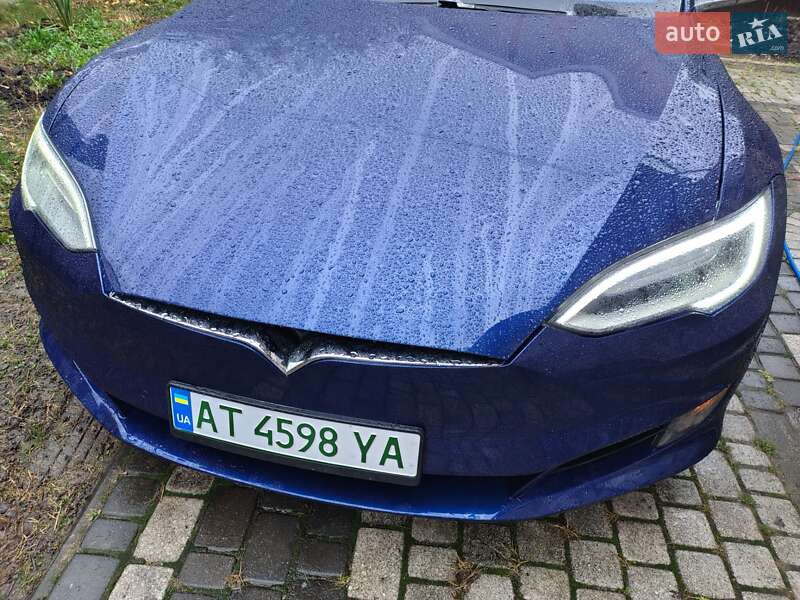 Ліфтбек Tesla Model S 2016 в Івано-Франківську