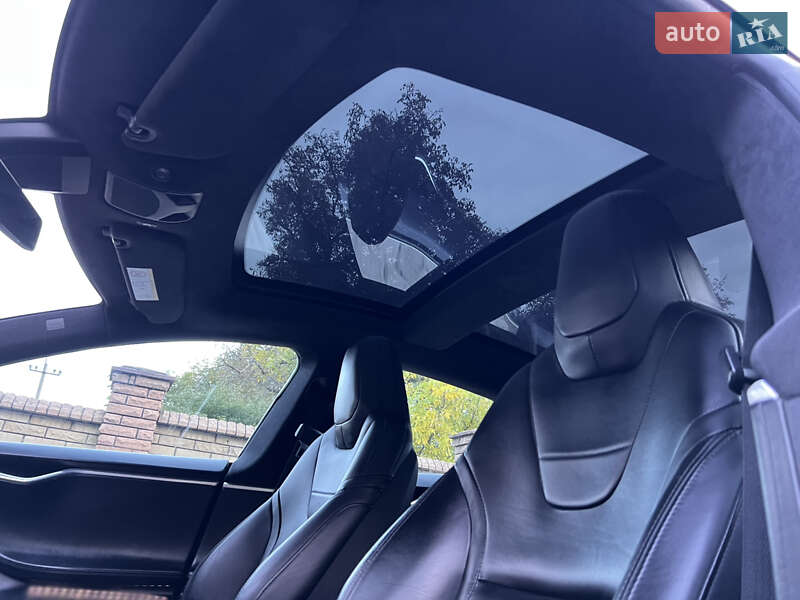Ліфтбек Tesla Model S 2016 в Чернівцях