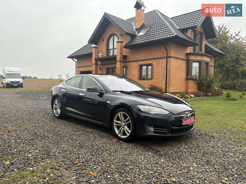 Tesla Model S 2014