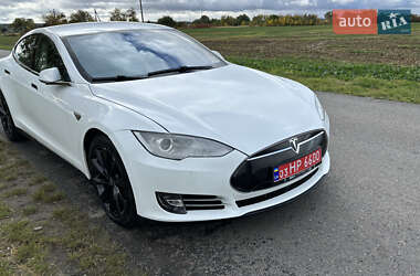 Лифтбек Tesla Model S 2015 в 