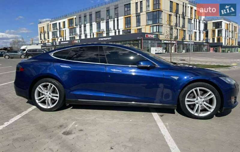 Ліфтбек Tesla Model S 2015 в Луцьку