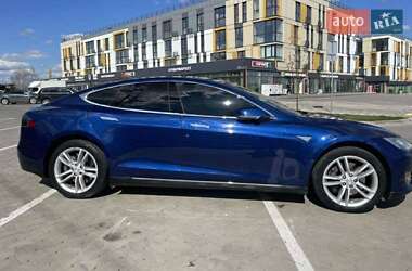 Лифтбек Tesla Model S 2015 в 