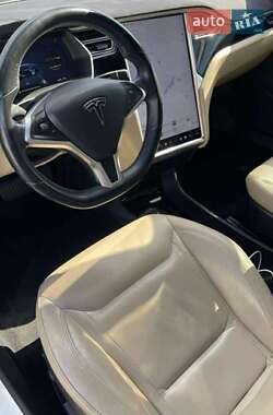 Лифтбек Tesla Model S 2015 в 