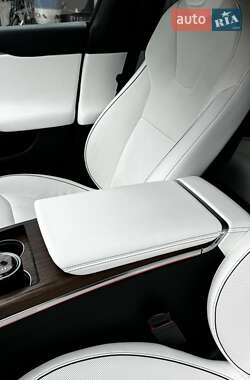 Лифтбек Tesla Model S 2021 в 