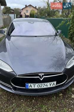 Лифтбек Tesla Model S 2015 в Сторожинце