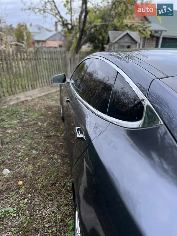 Лифтбек Tesla Model S 2015 в Сторожинце