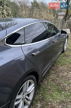 Лифтбек Tesla Model S 2015 в Сторожинце