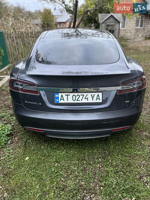 Ліфтбек Tesla Model S 2015 в Сторожинці