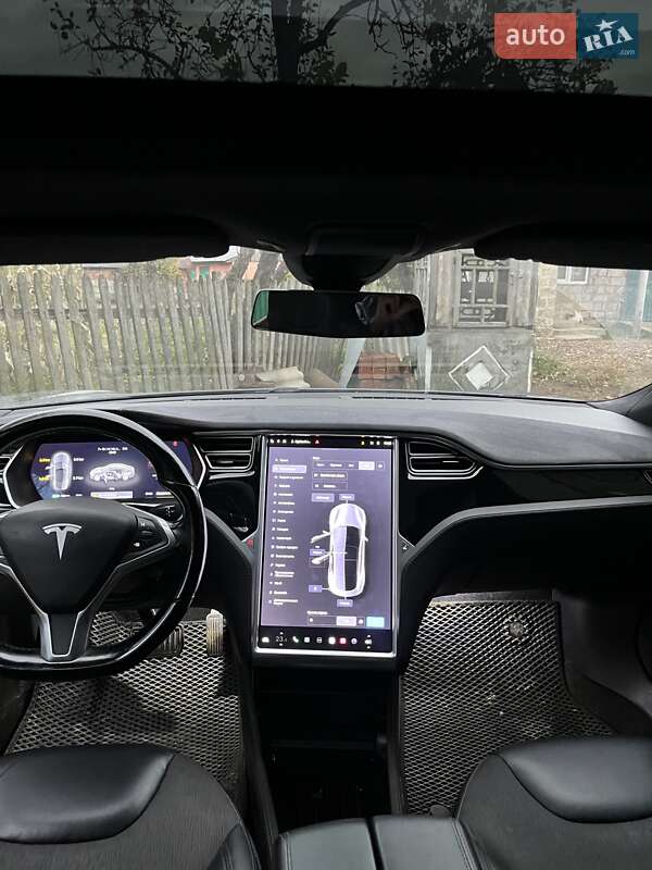Лифтбек Tesla Model S 2015 в Сторожинце