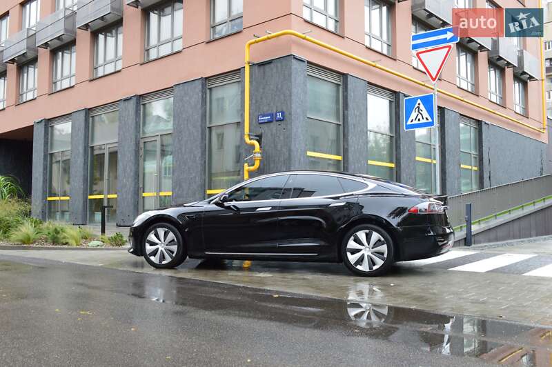 Ліфтбек Tesla Model S 2020 в Києві