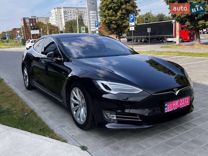 Лифтбек Tesla Model S 2016 в Луцке