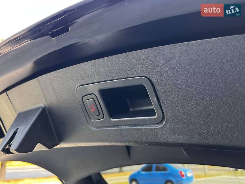 Лифтбек Tesla Model S 2016 в Луцке
