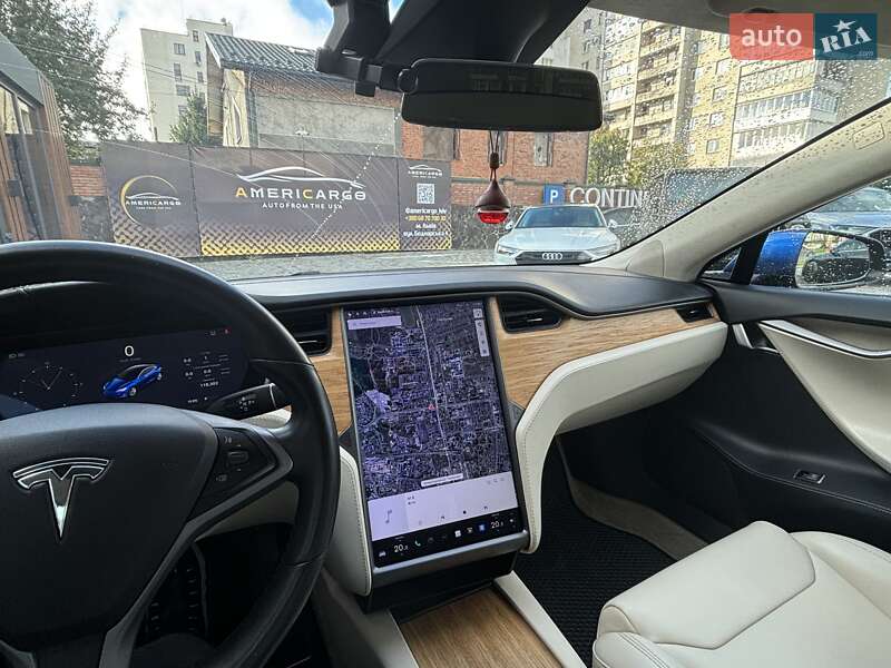 Лифтбек Tesla Model S 2018 в Львове
