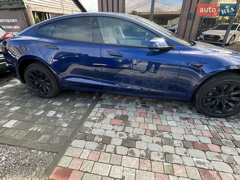 Лифтбек Tesla Model S 2018 в Львове