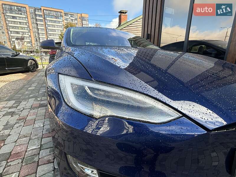 Лифтбек Tesla Model S 2018 в Львове