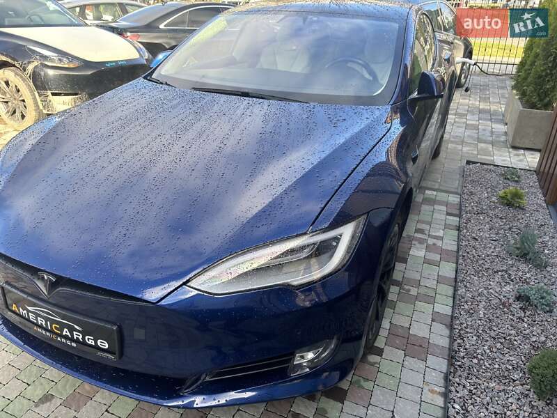 Лифтбек Tesla Model S 2018 в Львове