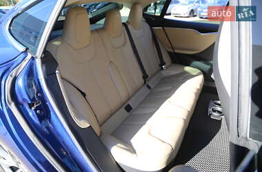 Лифтбек Tesla Model S 2017 в 