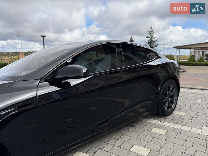 Ліфтбек Tesla Model S 2024 в Дрогобичі