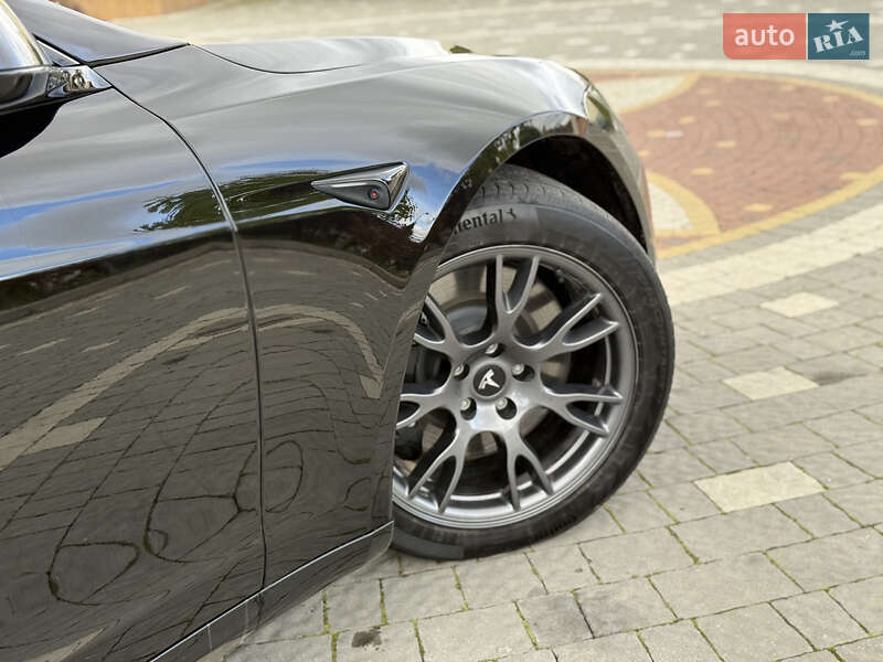 Ліфтбек Tesla Model S 2024 в Дрогобичі