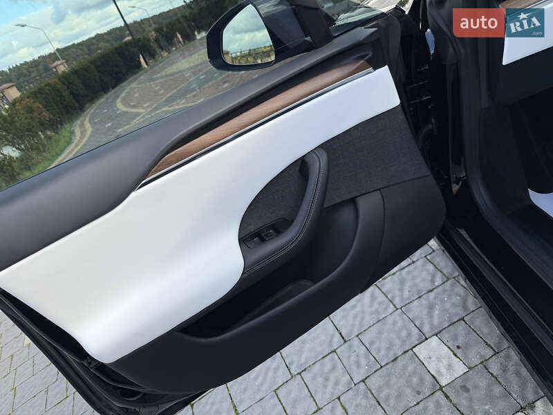 Ліфтбек Tesla Model S 2024 в Дрогобичі