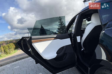 Лифтбек Tesla Model S 2024 в 