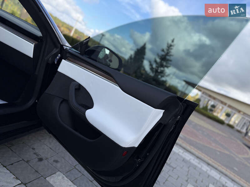 Ліфтбек Tesla Model S 2024 в Дрогобичі
