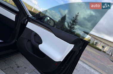 Лифтбек Tesla Model S 2024 в 