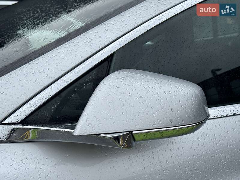 Ліфтбек Tesla Model S 2015 в Києві