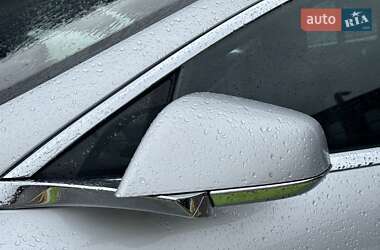 Лифтбек Tesla Model S 2015 в 