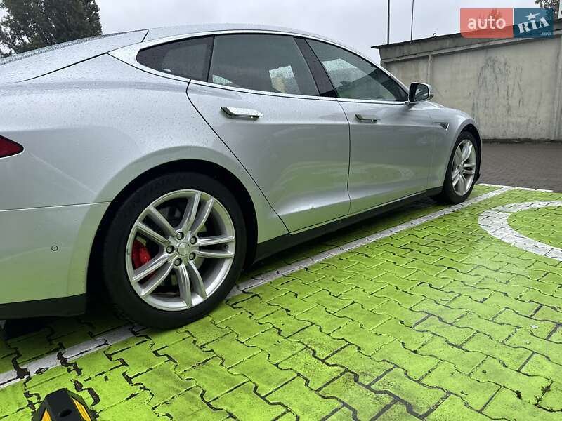 Ліфтбек Tesla Model S 2015 в Києві