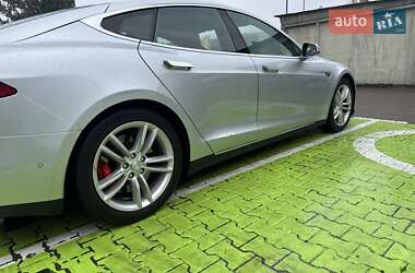 Лифтбек Tesla Model S 2015 в 