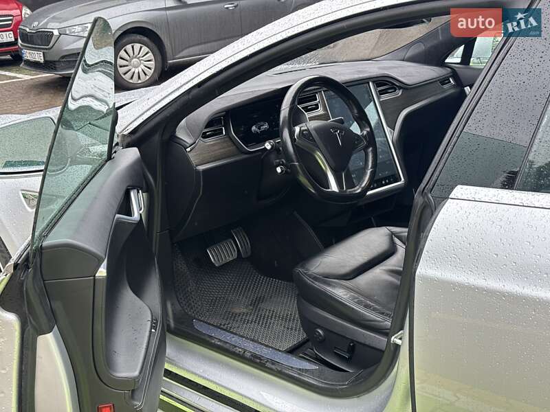 Ліфтбек Tesla Model S 2015 в Києві