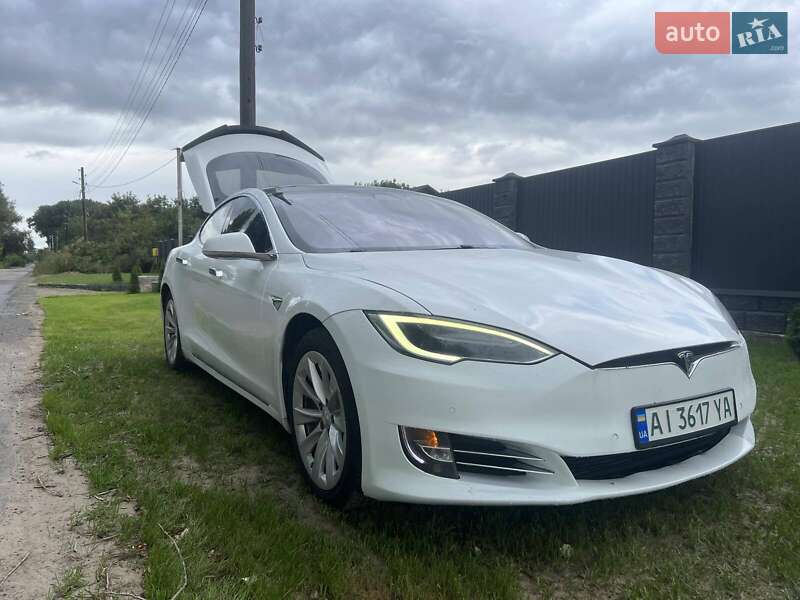 Ліфтбек Tesla Model S 2016 в Броварах