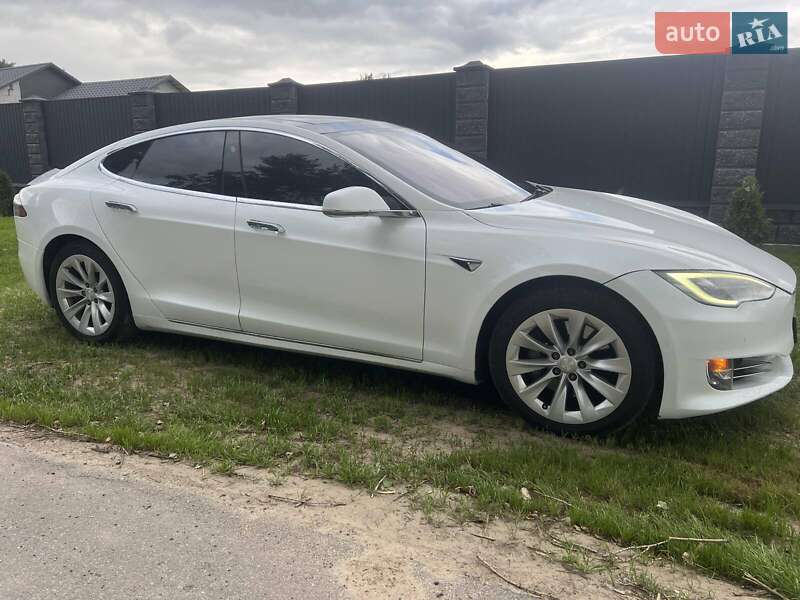 Ліфтбек Tesla Model S 2016 в Броварах
