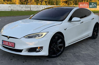Лифтбек Tesla Model S 2017 в Луцке