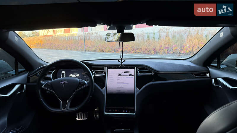 Ліфтбек Tesla Model S 2017 в Луцьку