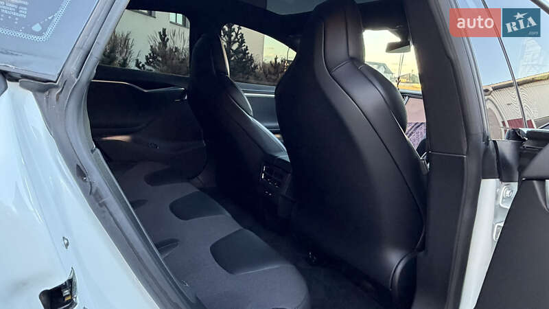 Ліфтбек Tesla Model S 2017 в Луцьку