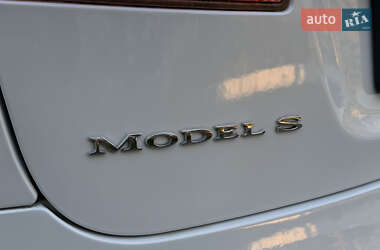 Лифтбек Tesla Model S 2017 в 