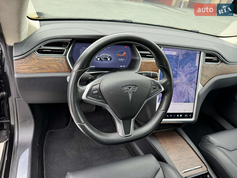 Лифтбек Tesla Model S 2017 в Ирпене
