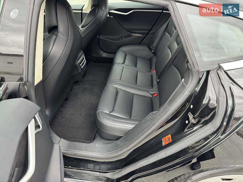 Лифтбек Tesla Model S 2017 в Ирпене